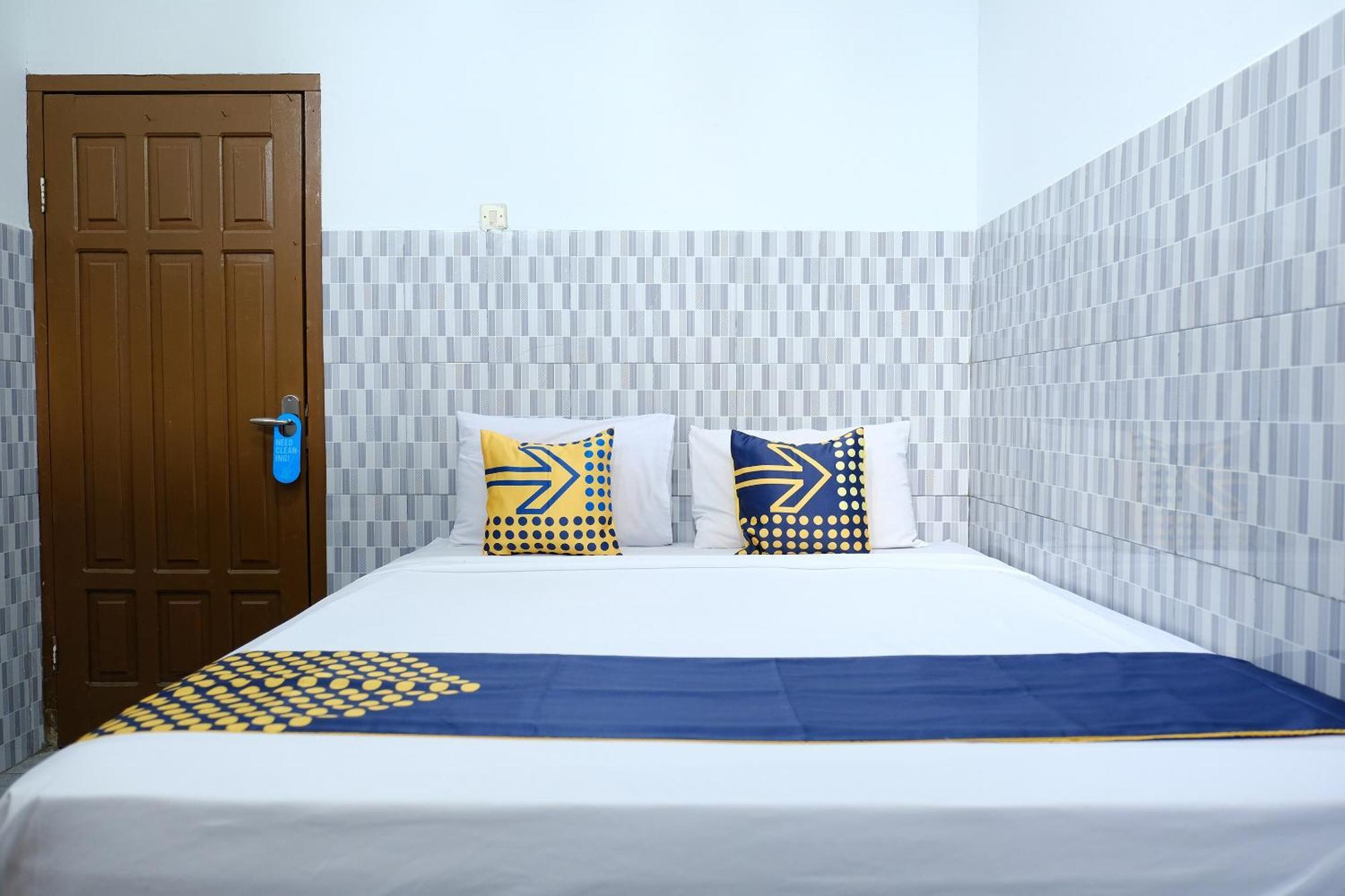 Oyo 2766 Kezia Kost Hotel Tanjung Pandan Eksteriør billede