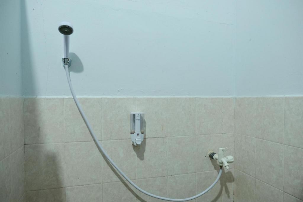 Oyo 2766 Kezia Kost Hotel Tanjung Pandan Eksteriør billede